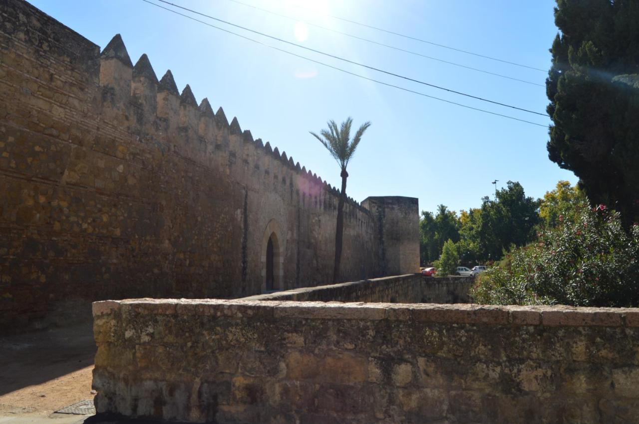 Puerta Sevilla Parking Gratis Cordoba Luaran gambar