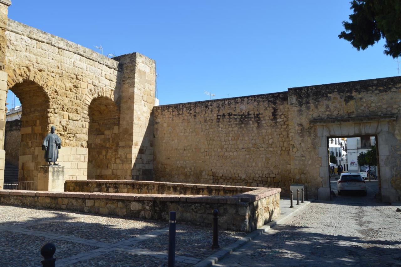 Puerta Sevilla Parking Gratis Cordoba Luaran gambar