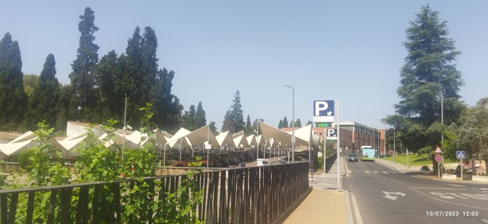 Puerta Sevilla Parking Gratis Cordoba Luaran gambar